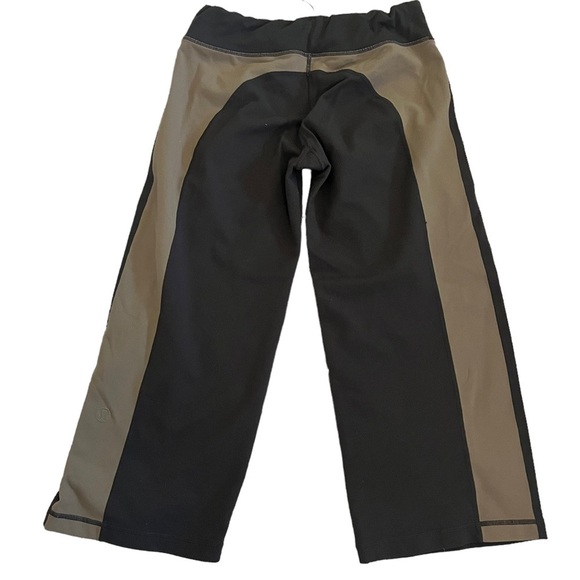 Lulululemon Cropped Wide-Leg Yoga Pant Size 4 - Picture 3 of 5